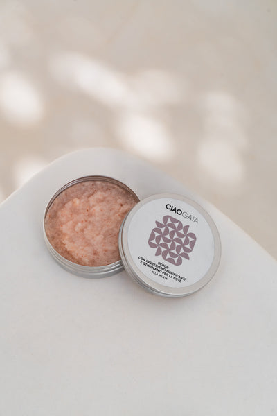 SCRUB CON INGREDIENTI PURIFICANTI E STIMOLANTI PER LA CUTE - Menta